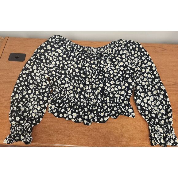 NWT H&M Divided LARGE Black and white Cropped Of Shoulder Floral Top - Picture 1 of 7